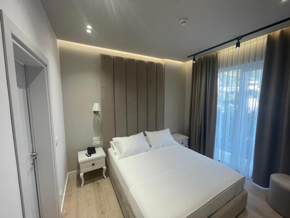 Seaside Hotel Vlorë エクステリア 写真