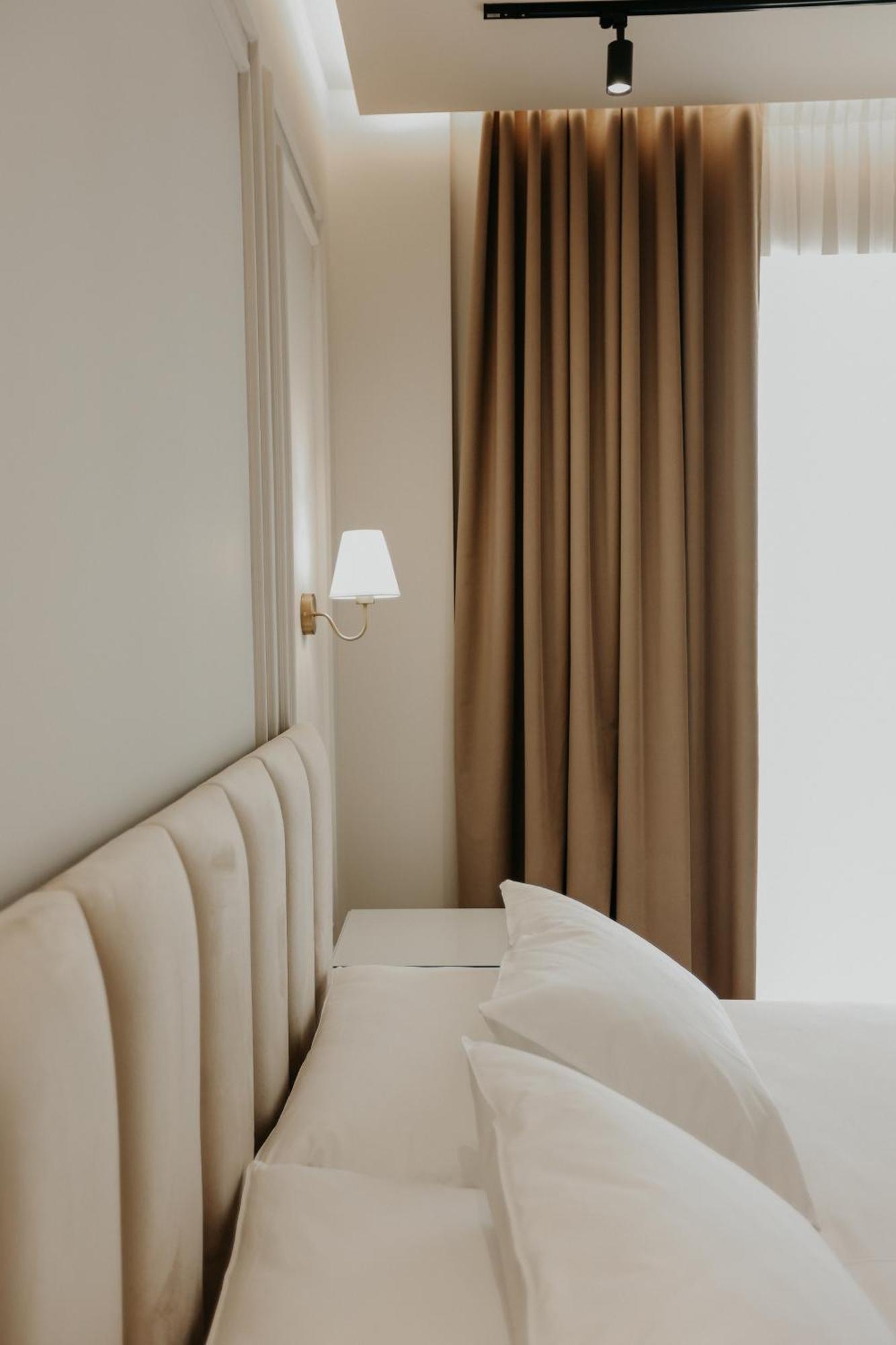 Seaside Hotel Vlorë エクステリア 写真