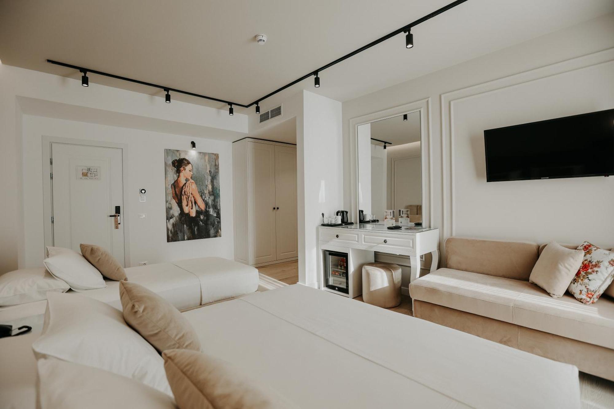 Seaside Hotel Vlorë エクステリア 写真