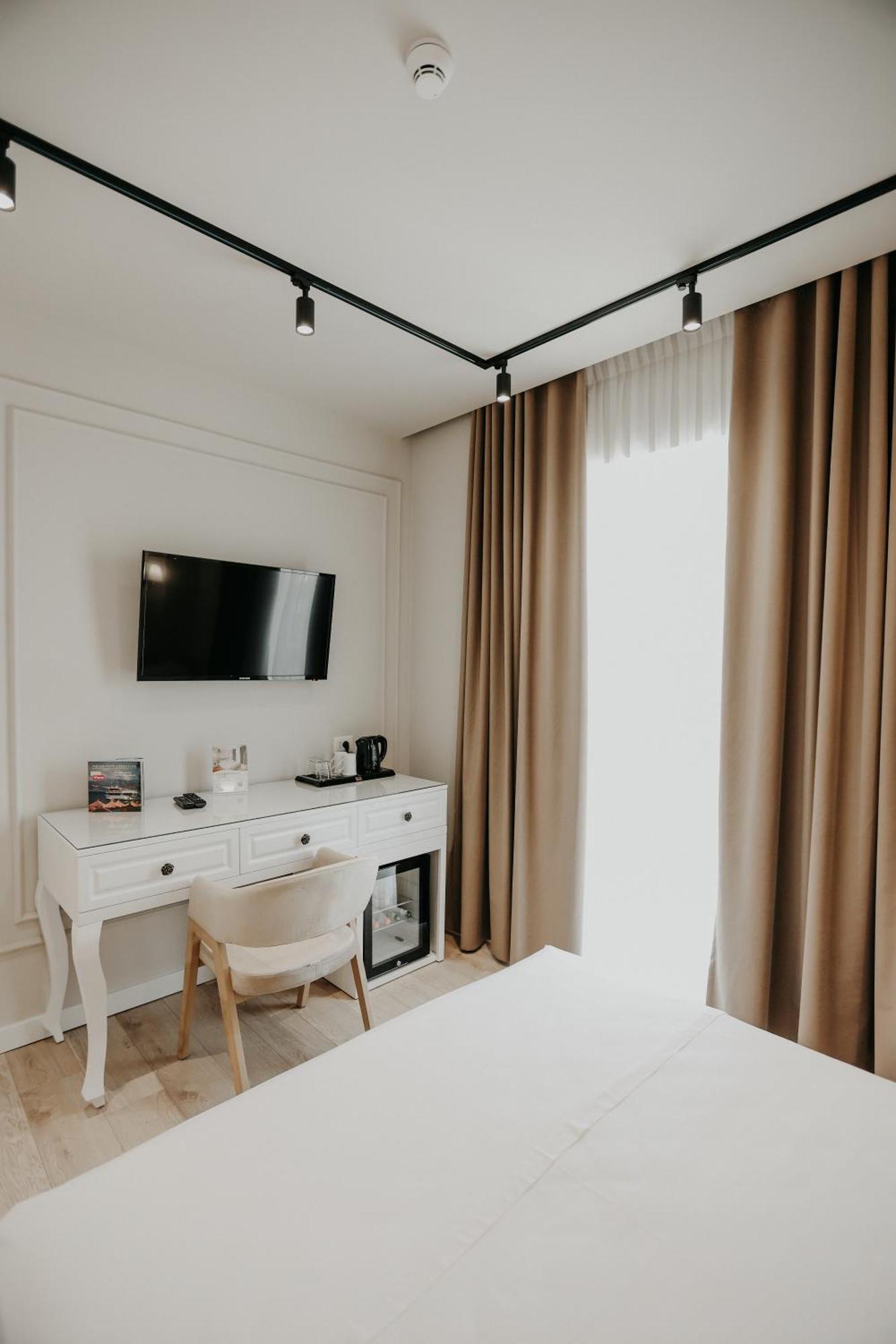 Seaside Hotel Vlorë エクステリア 写真