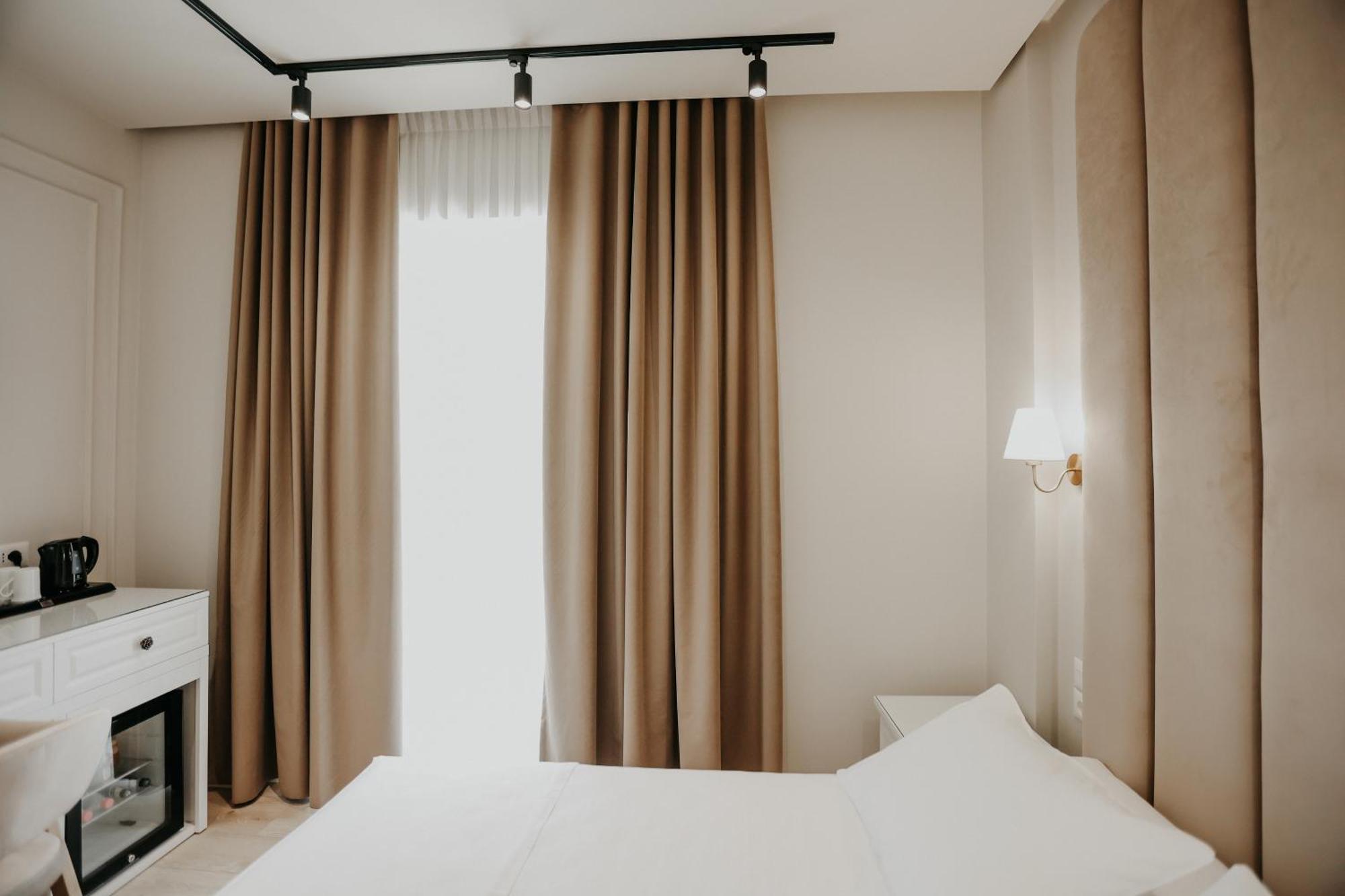 Seaside Hotel Vlorë エクステリア 写真