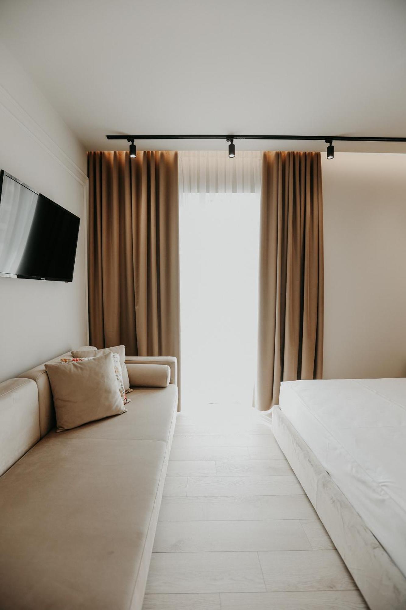 Seaside Hotel Vlorë エクステリア 写真