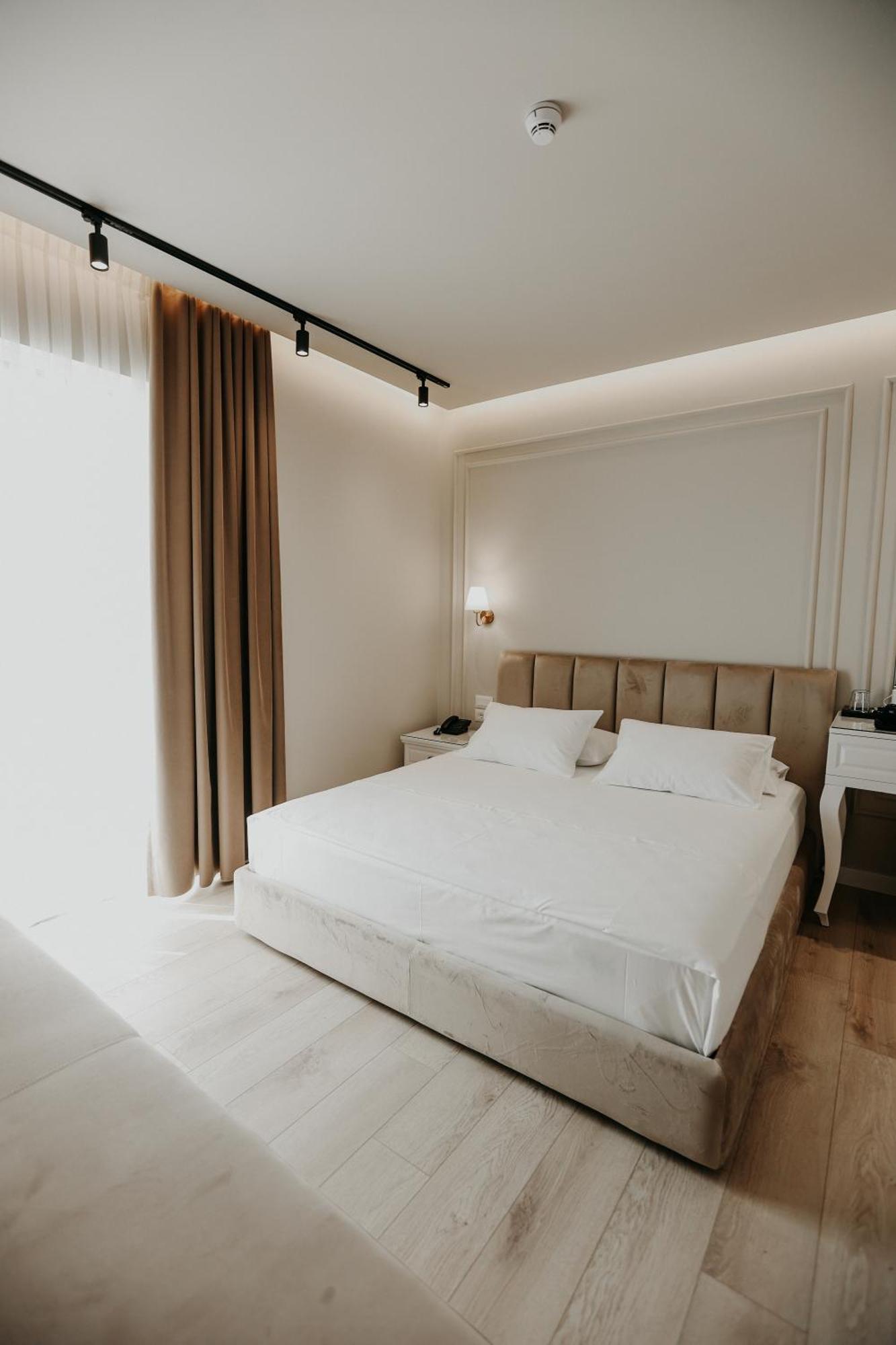 Seaside Hotel Vlorë エクステリア 写真